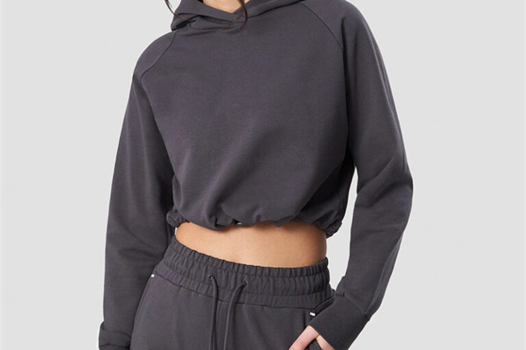 Solid long sleeve crop top pullover hoodies for ladies (1)